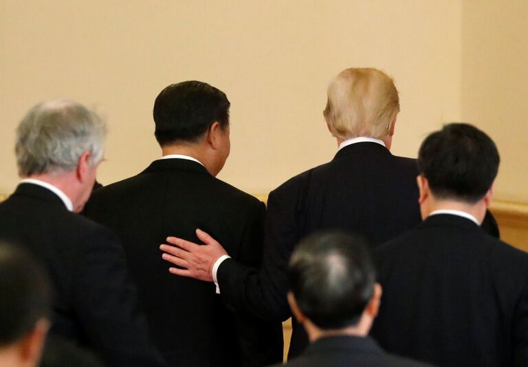 Председатель Китая Си Цзиньпин и президент США Дональд Трамп в Пекине. 9 ноября 2017 Председатель Китая Си Цзиньпин и президент США Дональд Трамп в Пекине. 9 ноября 2017