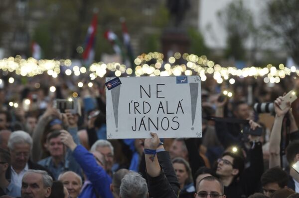 Протесты против новой системы образования в Венгрии. Апрель 2017 года Протесты против новой системы образования в Венгрии. Апрель 2017 года