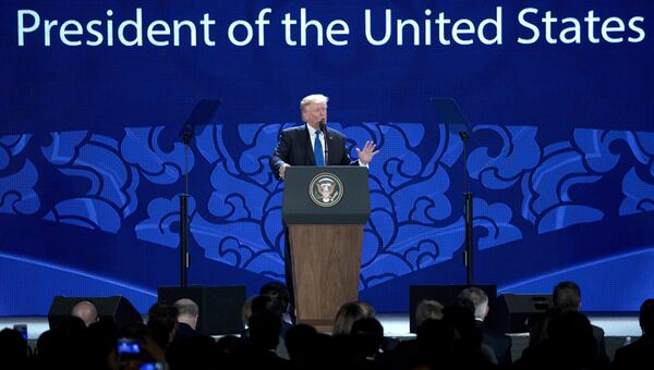 Дональд Трамп выступает на саммите глав АТЭС в Дананге, Вьетнам. 10 ноября 2017
