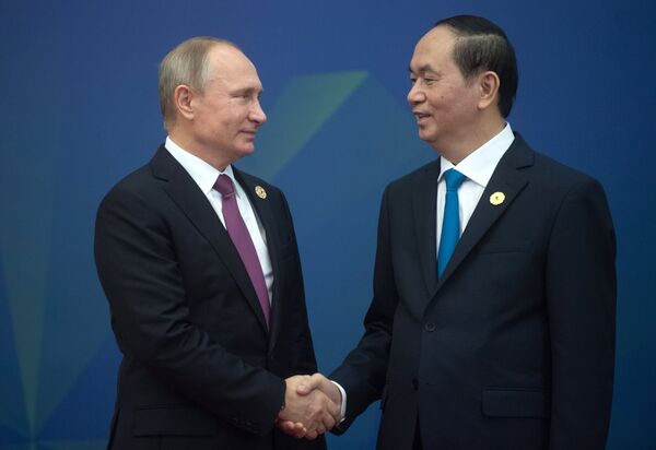 Президент РФ Владимир Путин и президент Вьетнама Чан Дай Куанг на саммите АТЭС. 10 ноября 2017