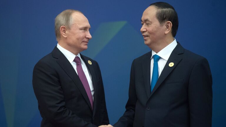 Президент РФ Владимир Путин и президент Вьетнама Чан Дай Куанг на саммите АТЭС. 10 ноября 2017
