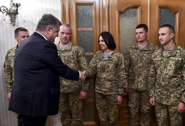 Президент Украины Петр Порошенко во время встречи с Героями Украины Президент Украины Петр Порошенко во время встречи с Героями Украины