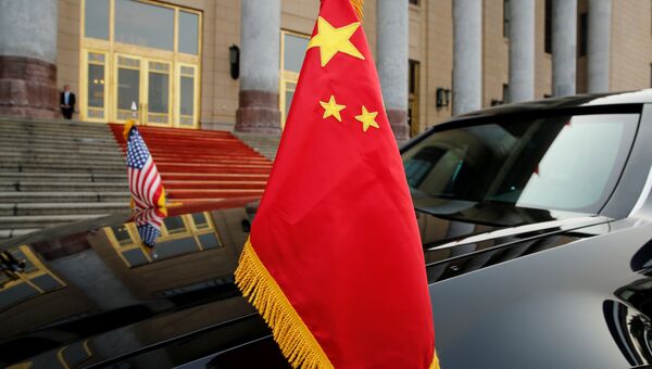 Флаги Китая и США во время визита Дональда Трампа в КНР. 9 ноября 2017