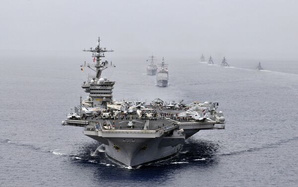 Американская ударная авианосная группа во главе с USS Bunker Hill (CG 52) на военно-морских учениях в Индийском океане Американская ударная авианосная группа во главе с USS Bunker Hill (CG 52) на военно-морских учениях в Индийском океане