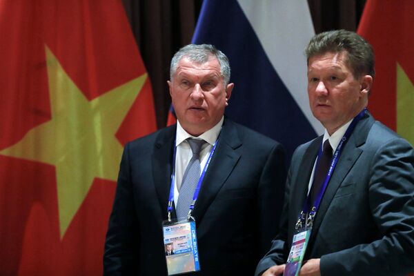 Игорь Сечин и Алексей Миллер на саммите АТЭС в Дананге. 10 ноября 2017