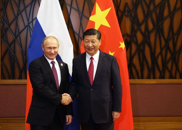 Президент РФ Владимир Путин и председатель КНР Си Цзиньпин на саммите АТЭС. 10 ноября 2017