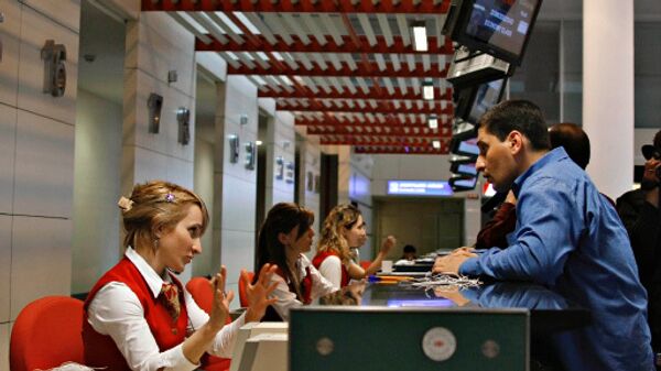 В аэропорту Тбилиси отложена регистрация пассажиров на рейсы в Париж и Ригу