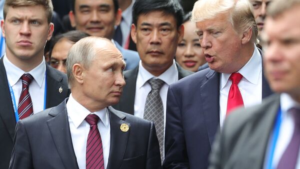 Президент России Владимир Путин и президент США Дональд Трамп. архивное фото