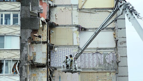 Сотрудники МЧС РФ продолжают работы на месте обрушения части жилого панельного дома по Удмуртской улице в Ижевске