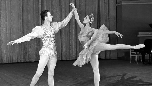 Солисты балета Людмила Богомолова и Станислав Власов. Архивное фото