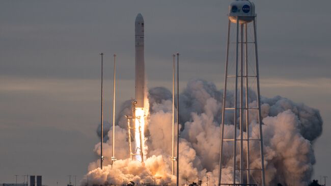 Ракета Antares стартует с космодрома в США. 12 ноября 2017