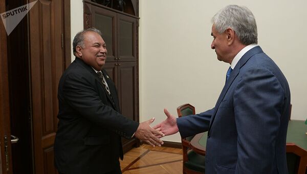 Президент Республики Науру Барон Вака  и президент Абхазии Рауль Хаджимба. 12 ноября 2017