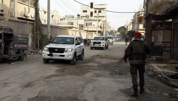 Российские военные обеспечивают безопасную доставку гумпомощи в пригород Дамаска, Сирия. 12 ноября 2017