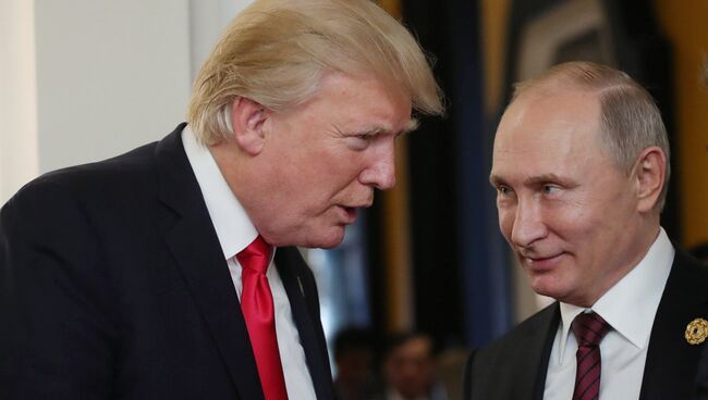Президент РФ Владимир Путин и президент США Дональд Трамп. Архвиное фото