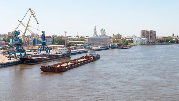 Морской порт в городе Астрахань