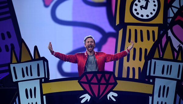Французский ди-джей Дэвид Гетта во время выступление на MTV Europe Music Awards