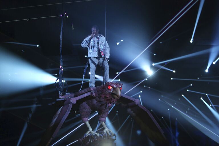 Рэпер Тревис Скотт во время выступление на MTV Europe Music Awards