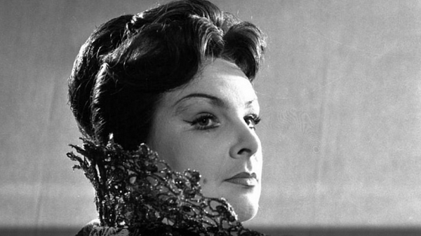 Заслуженная артистка России Вера Вельяминова во время спектакля Мария Тюдор. 1964