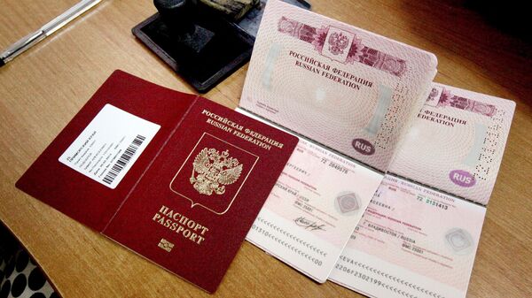 Заграничные биометрические паспорта. Архивное фото