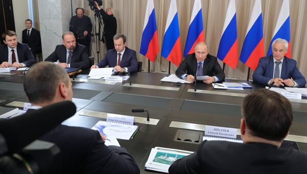 Президент РФ Владимир Путин проводит совещание по вопросам развития электроэнергетики в офисе компании ПАО Россети. 14 ноября 2017