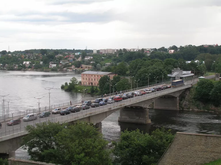 Пограничный мост на реке Нарва между Нарвой и Ивангородом Пограничный мост на реке Нарва между Нарвой и Ивангородом