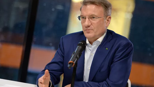 Председатель правления Сбербанка России Герман Греф во время пресс-подхода по итогам заседания наблюдательного совета Сбербанка. 14 ноября 2017