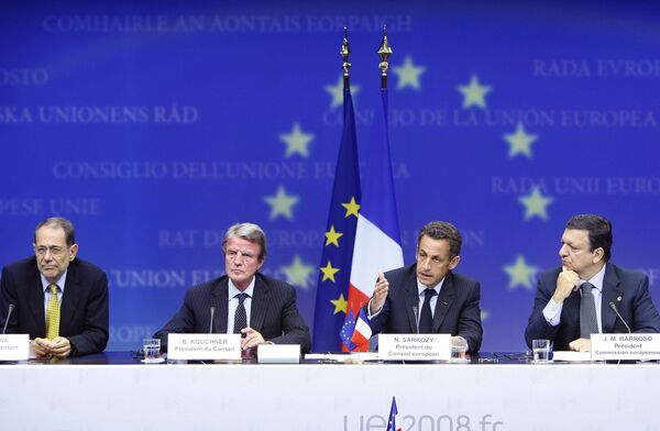 Николя Саркози, Бернар Кушнер, Хавьер Солана и  Жозе Мануель Баррозу на пресс-конференции после саммита ЕС
