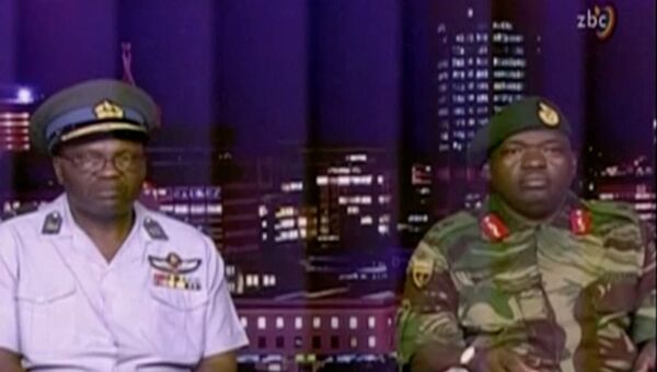 Генерал-майор СБ Мойо Сил обороны Зимбабве с видеообращением на телеканале ZBC. 15 ноября 2017
