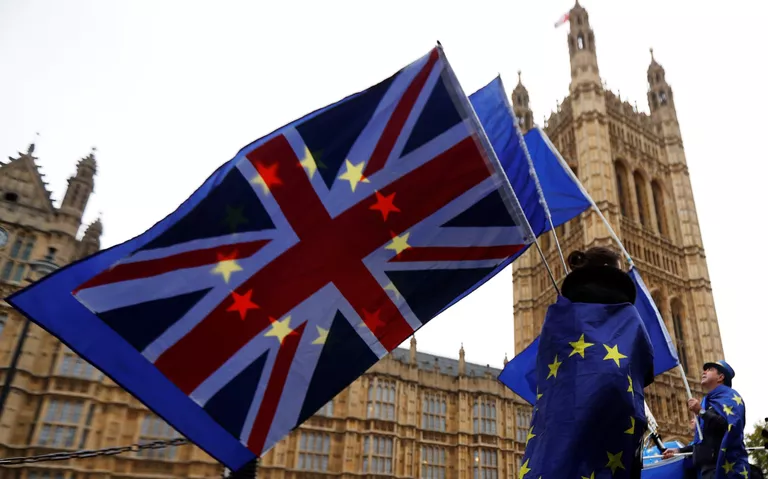 Участники протеста против Brexit возле здания парламента в Лондоне. 14 ноября 2017 Участники протеста против Brexit возле здания парламента в Лондоне. 14 ноября 2017