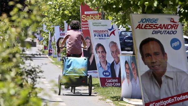 Предвыборная агитация на улицах в Сантьяго, Чили. 14 ноября 2017 год