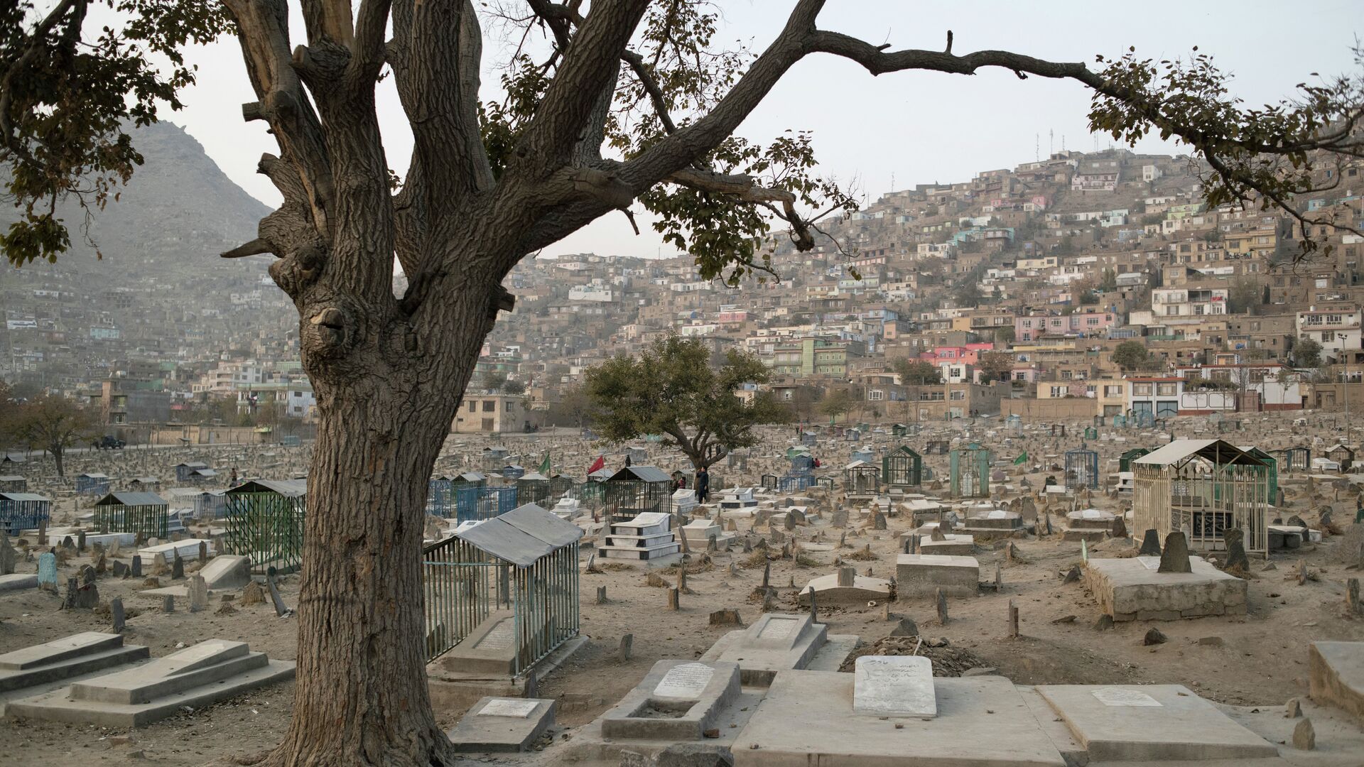 Кладбище в районе Karte Sakhe в Кабуле, Афганистан0