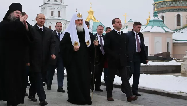 Президент РФ Владимир Путин, патриарх Московский и всея Руси Кирилл и председатель правительства РФ Дмитрий Медведев во время посещения Воскресенского Ново-Иерусалимского мужского монастыря. 15 ноября 2017