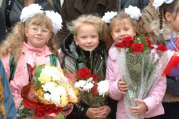 Первого сентября за парты впервые сядут почти 1,4 млн юных россиян. 