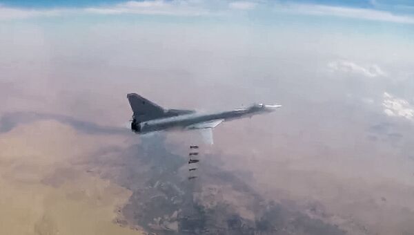 Дальний бомбардировщик Ту-22М3 осуществляет авиаудар по объектам террористов в Сирии. 15 ноября 2017