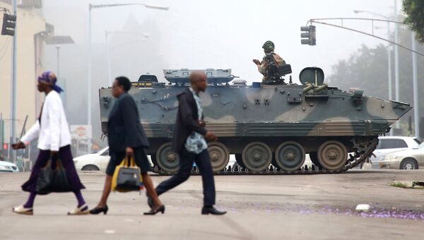 Военные в столице Зимбабве Хараре. 15 ноября 2017