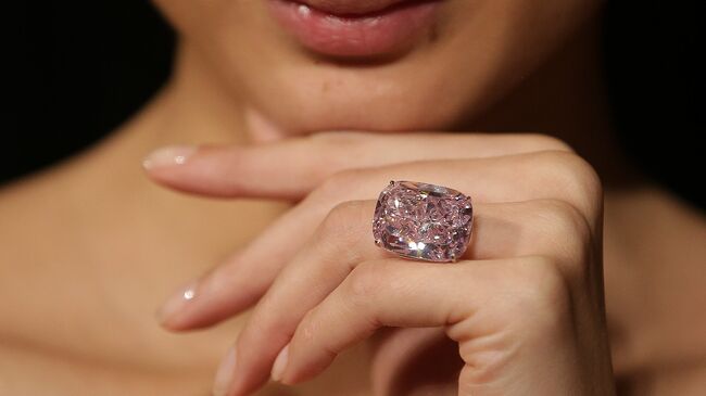 Крупнейший в мире цветной бриллиант  Розовый Радж