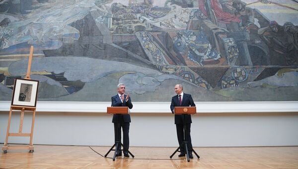 Президент РФ Владимир Путин и президент Армении Серж Саргсян во время посещения Третьяковской галереи. 15 ноября 2017