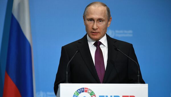 Президент РФ Владимир Путин на торжественном открытии первой глобальной министерской конференции ВОЗ. 16 ноября 2017