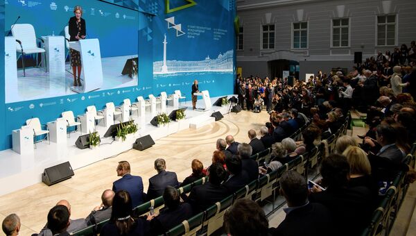 Заместитель председателя правительства РФ Ольга Голодец (в центре) на торжественном открытии Санкт-Петербургского международного культурного форума