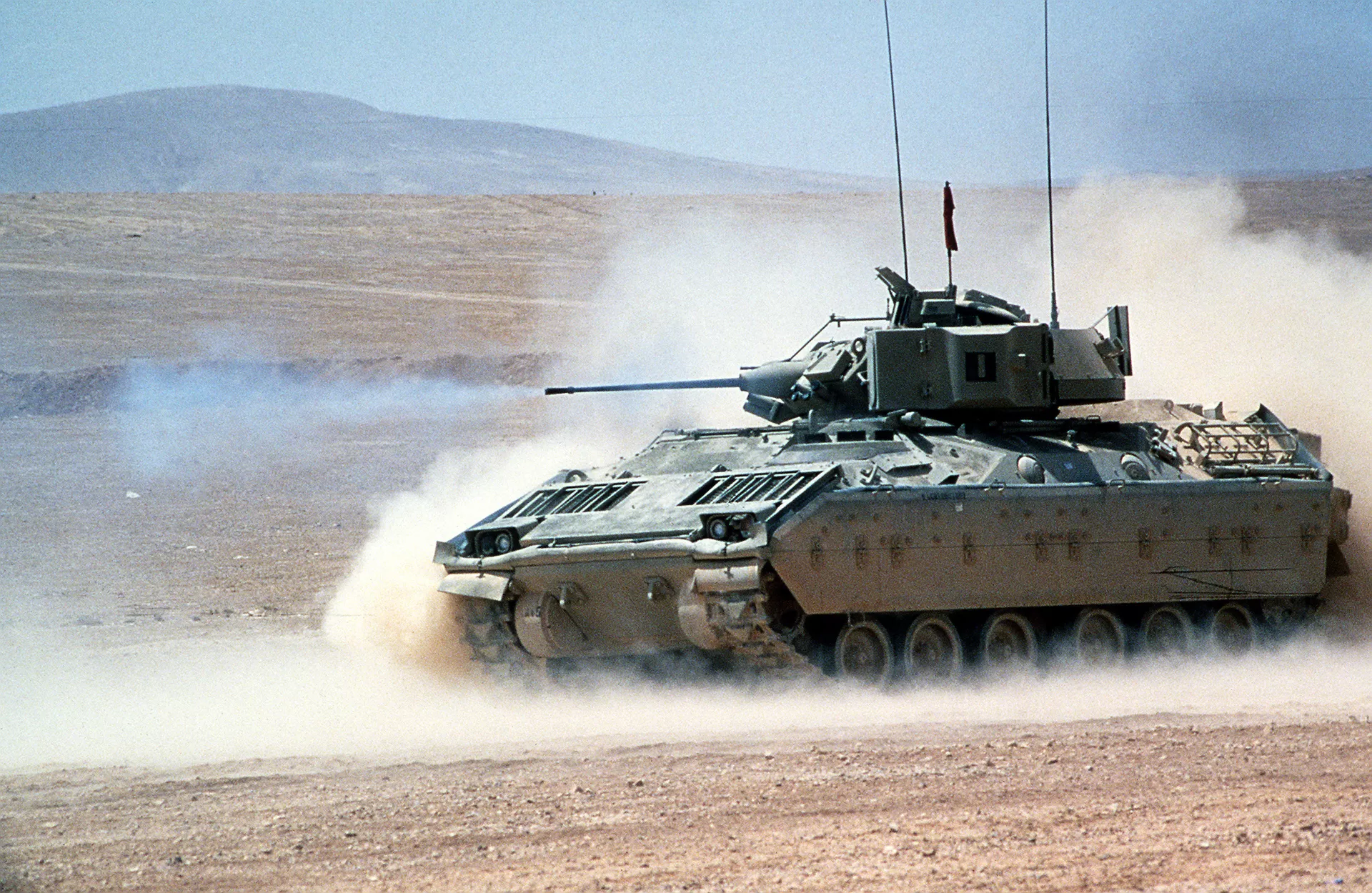 Боевая машина пехоты (БМП) США M2 Bradley Боевая машина пехоты (БМП) США M2 Bradley - РИА Новости, 1920, 09.01.2023