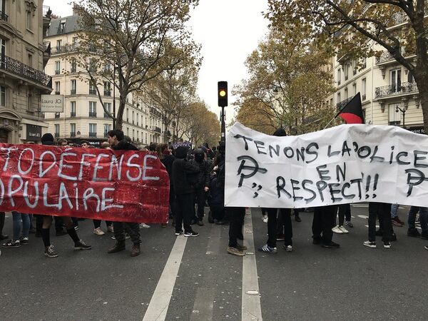 Демонстрация против политики президента Франции Эммануэля Макрона в Париже. 16 ноября 2017 Демонстрация против политики президента Франции Эммануэля Макрона в Париже. 16 ноября 2017