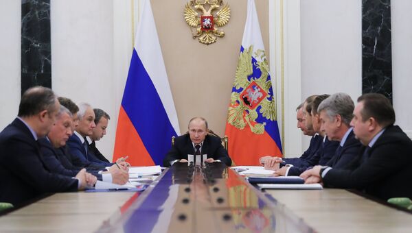 Президент РФ Владимир Путин проводит совещание по вопросам развития судостроительного комплекса Звезда. 16 ноября 2017
