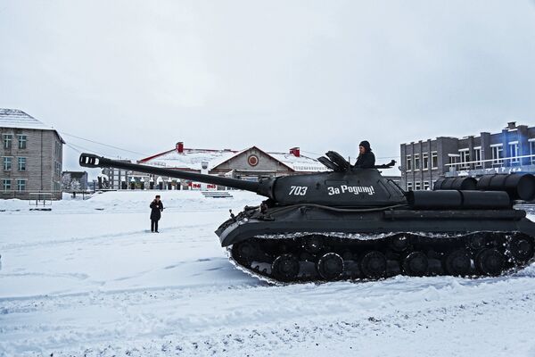 Тяжелый танк ИС-3 на показательном выезде взвода исторической бронетехники в Мурманске