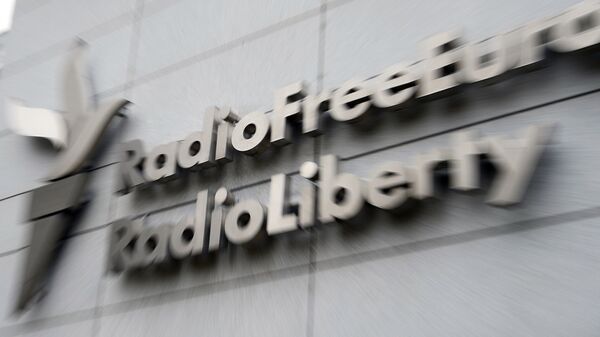Вывеска на здании штаб-квартиры Радио „Свободная Европа“/Радио „Свобода“ в Праге