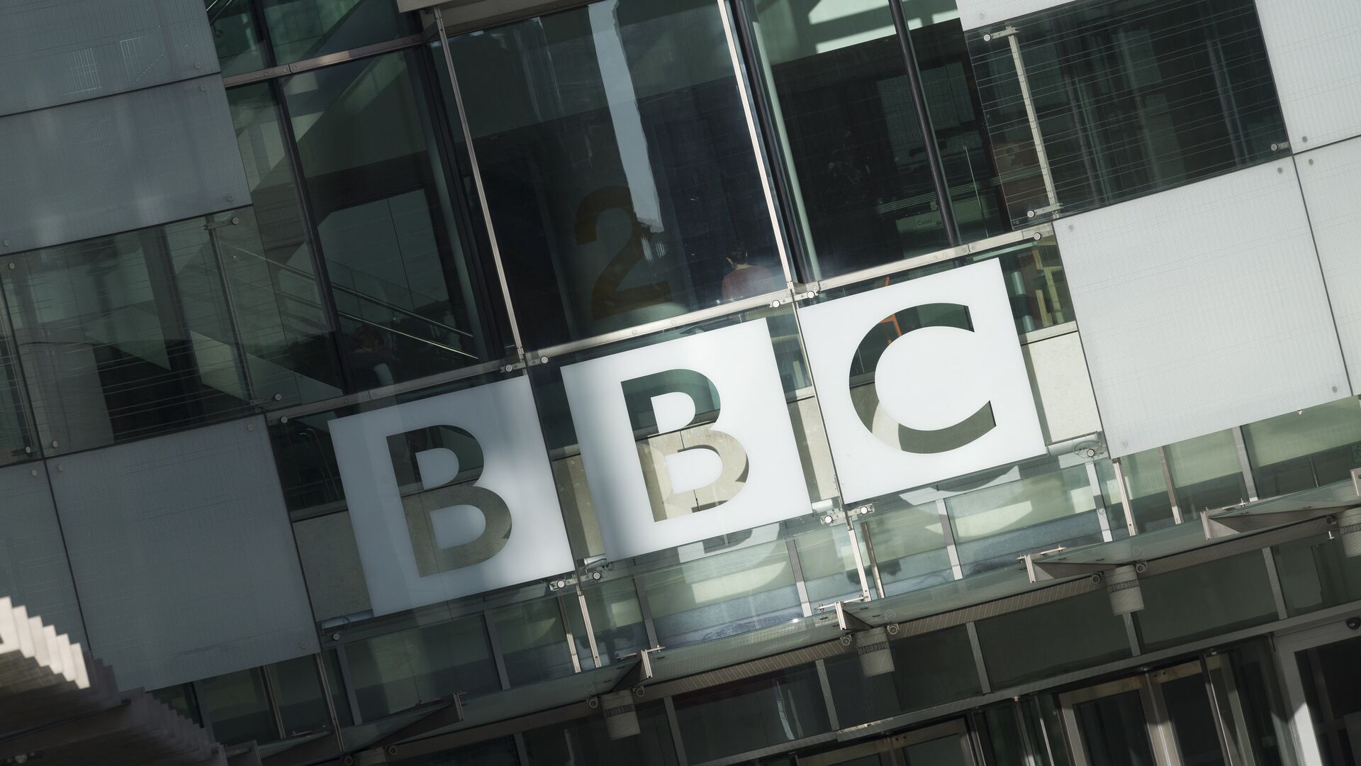 Штаб-квартира британская вещательной корпорации BBC в Лондоне - РИА Новости, 1920, 04.03.2022
