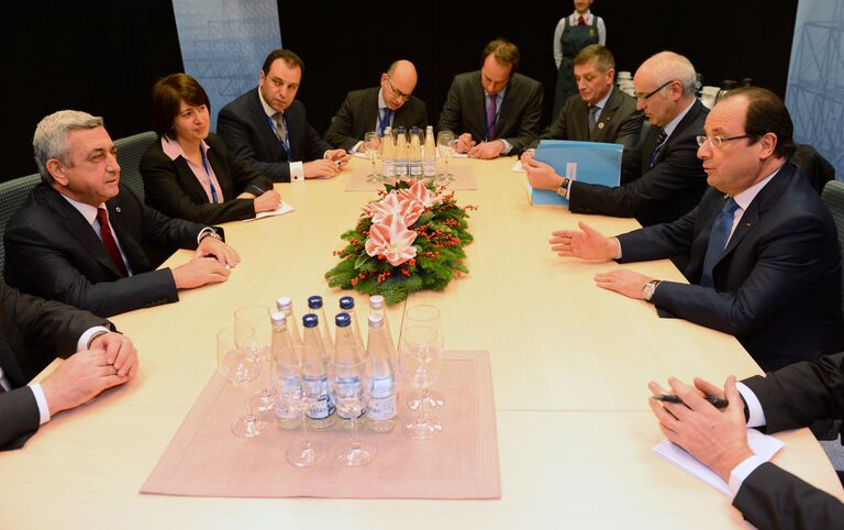 Президент Армении Серж Саргсян и президент Франции Франсуа Олланд на саммите Восточного партнерства в Вильнюсе. 29 ноября 2013