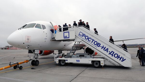 Посадка пассажиров на самолет в новом аэропорту Платов в Ростове-на-Дону. 18 ноября 2017