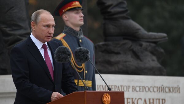 Владимир Путин на церемонии открытия памятника Александру III в Ялте. 18 ноября 2017