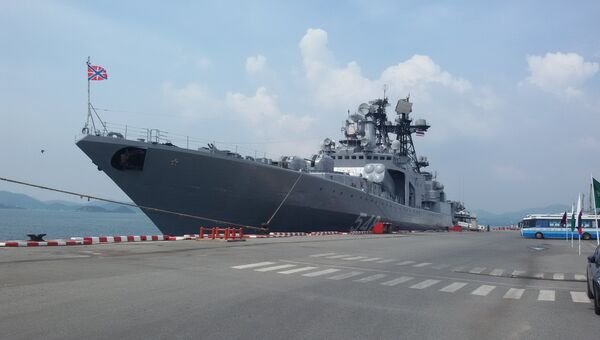 Большой противолодочный корабль Адмирал Пантелеев во время визита в Таиланд