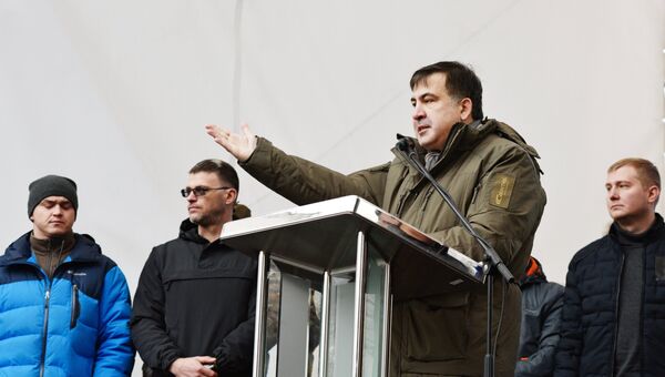 Бывший президент Грузии, экс-губернатор Одесской области Михаил Саакашвили выступает на митинге у здания Верховной рады в Киеве. 19 ноября 2017
